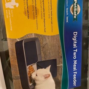 Automatic 2 Meal Pet Feeder